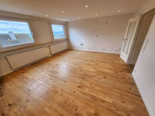 Erstbezug nach Sanierung: 2-Raum-Wohnung mit Rheinblick