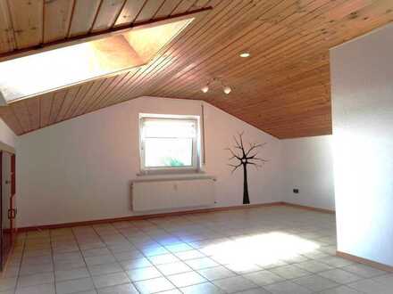 Schöne 3-Zi-Dachgeschosswohnung mit Fernblick und EBK im Ebsdorfergrund