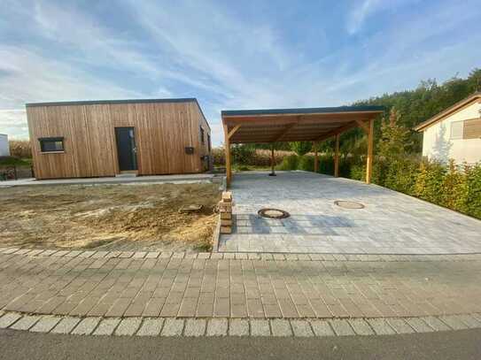 Schönes Modulhaus in Holzständerbauweise auf Gartengrundstück