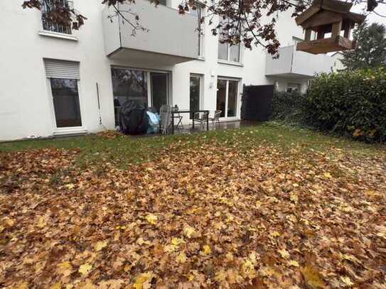 Geschmackvolle 3-Raum-EG-Wohnung mit gehobener Innenausstattung mit Terrasse und EBK in Regensburg