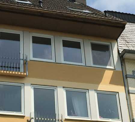 Attraktive und modernisierte 4-Raum-Wohnung mit Balkon in Siegburg