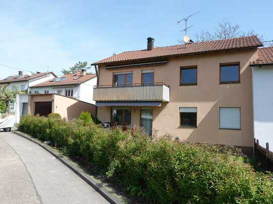 Gepflegte Doppelhaushälfte mit zwei Wohnungen und wunderschönem Garten in Leonberg-Höfingen