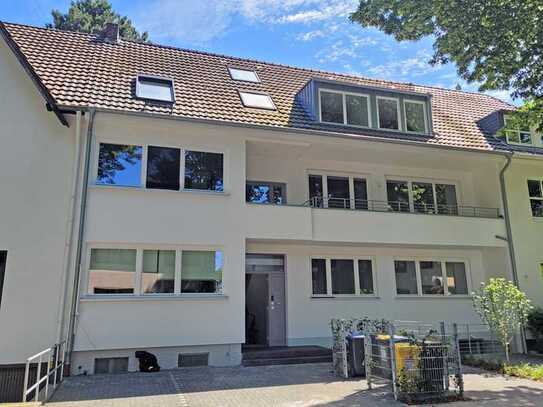 Haus im Haus ! Kernsanierte 4,5 - Zimmer- Maisonettewohnung mit Balkon und Garten in bester Lage