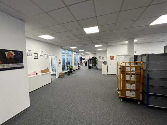 Bürofläche zur Vermietung - Lichtdurchflutet mit sonnigem Atrium und hoher Energieeffizienz