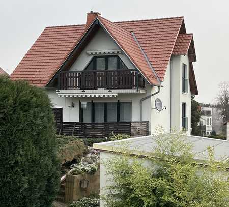 Ansprechende und vollständig renovierte 2-Zimmer-Dachgeschosswohnung mit Balkon in Freital