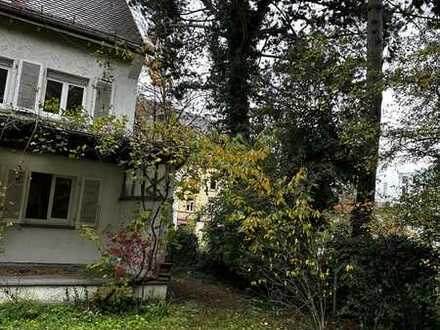 Freundliches und saniertes 9-Zimmer-Haus mit gehobener Innenausstattung zum Kauf in frankfurt