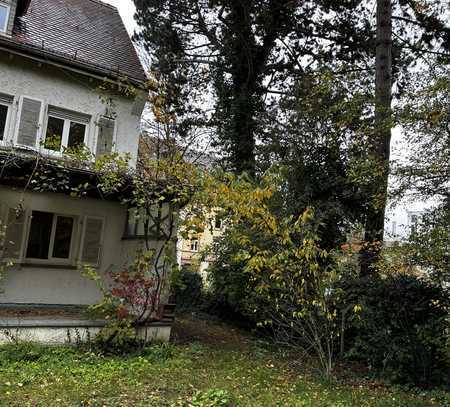 Freundliches und saniertes 9-Zimmer-Haus mit gehobener Innenausstattung zum Kauf in frankfurt