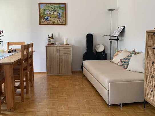 Geschmackvolle 2-Zimmer-Dachgeschosswohnung in Frankfurt am Main