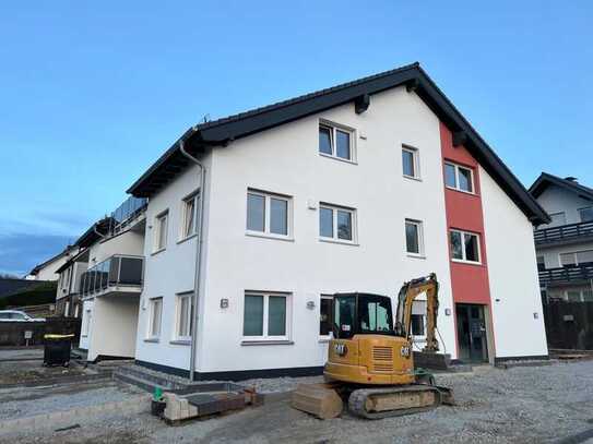 Erstbezug mit Balkon: Stilvolle 2-Raum-EG-Wohnung mit gehobener Innenausstattung in Lindlar