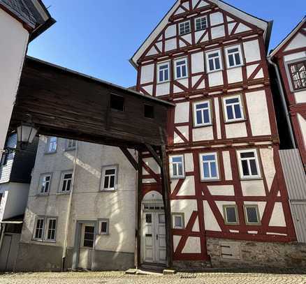 Ein Stück Geschichte wartet auf Sie - Schmuckstück in Herborn zum Leben erwecken!