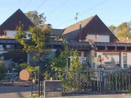 Mehrfamilienhaus und Gewerbeeinheit in Köln Urbach