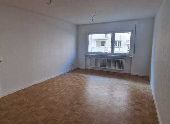 TOP MODERNISIERTE 3-ZKB MIT OSTBALKON IN SEHR RUHIGER LAGE NÄHE HAUPTBAHNHOF IN KA-SWS