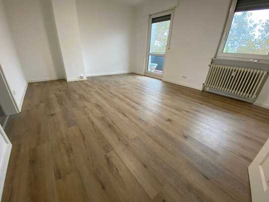 KL - Nähe Hornbach, 2 ZKB, Einbauküche, 2 Balkone, Tageslichtbad ''RENOVIERT''
