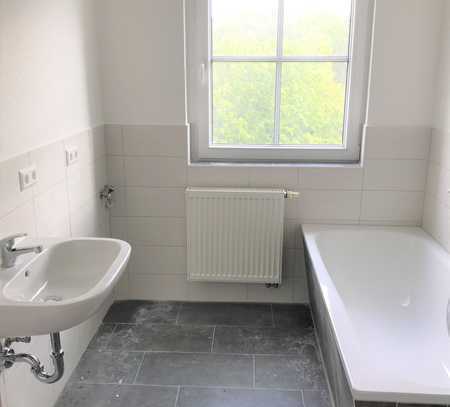 Sanierte 2-Zimmerwohnung mit bodengleicher Dusche und Badewanne in Niesky zu mieten!