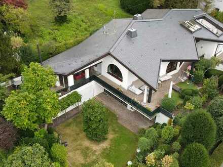 Traumhafte Villa mit Innenpool und Wellnessbereich im schönen Heilbronner Osten zu verkaufen!