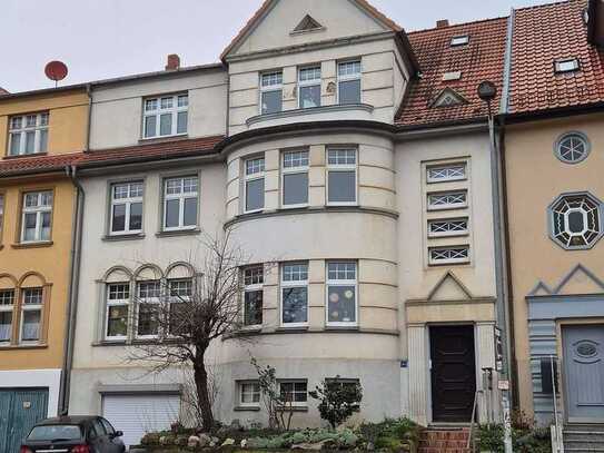 Geräumige 4-Raum-Wohnung mit EBK und Balkon in zentraler Lage