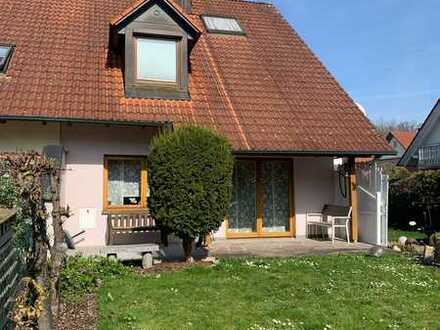 Doppelhaushälfte mit gepflegtem Garten und Garage in Neuburg OT Heinrichsheim zu verkaufen!