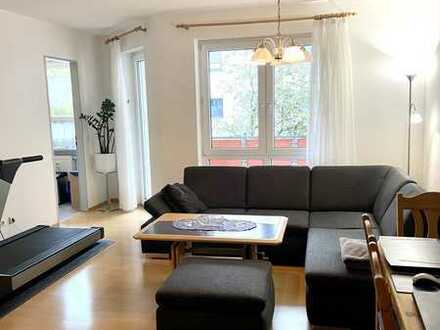 + Wunderschöne, sonnenhelle 2 Zimmer Wohnung + Laminat, EBK, Balkon und Tiefgaragenstellplatz ++
