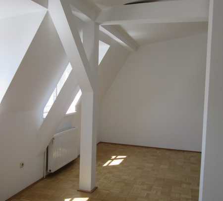 *Haidhausen*2 Zimmer DG-Wohnung mit offener Küche * Bad mit Wanne *Keller *Parkett