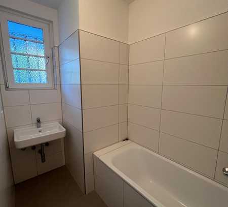 Renovierte Erdgeschosswohnung mit Terrasse und eigenem Garten*Privat*Zentral