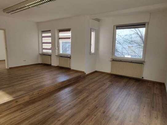 4-Zimmer-Wohnung ca. 100 qm in Bahnhofsnähe zu vermieten, 2. OG