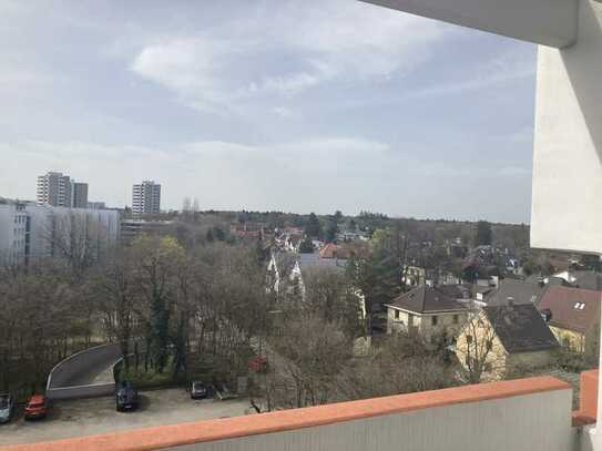 Möblierte, geräumige 1-Zimmer-Wohnung mit Balkon und EBK in Obersendling, München