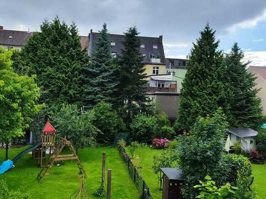 Ruhige, zentrale Wohnung mit voll ausgestatteter Einbauküche und wundervollem Ausblick ins Grüne