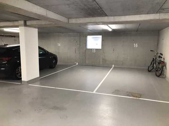 Großzügiger Tiefgaragenstellplatz mit elektr. Rolltor