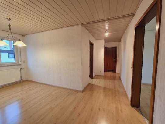 *RESERVIERT* 3,5-Zimmer-Wohnung in Walheim mit Balkon und Garage – Sofort verfügbar