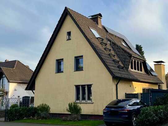 Exklusives freistehendes Einfamilienhaus mit großem Kaufgrundstück in beliebter Wohnlage