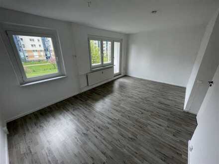 Sanierte und lichtdurchflutete Wohnung mit Balkon