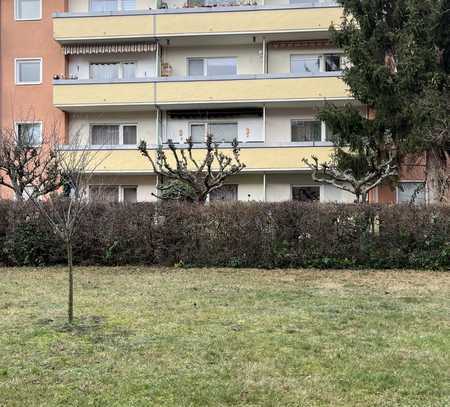 Von privat - keine Makler-
Schöne 2-Zimmerwohnung (saniert) mit Balkon und EBK im Englischen Viertel