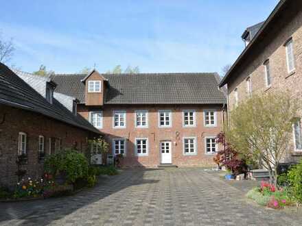 kleine Maisonettewohnung in historischer Hofanlage