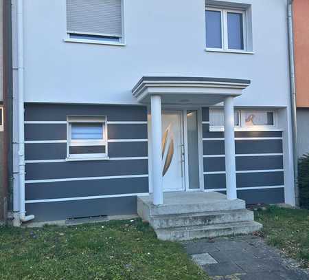 Provisionsfrei ! Reihenhaus mit Garten und Garage !