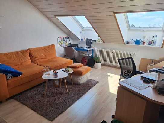 Schöne, teilmöblierte 2,5-Zi-DG-Wohnung in Schwetzingen, nah Schloss, für Singles/Paare/Studenten