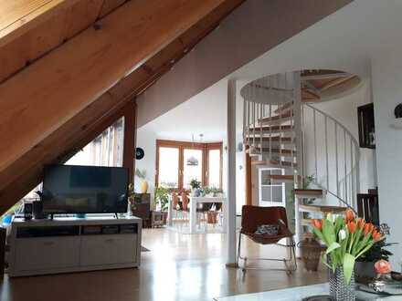 Stilvolle 3,5-Zimmer-Maisonette-Wohnung mit Balkon und Einbauküche in Schorndorf