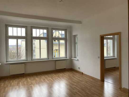 Schick und geräumig: 3-Zimmer-Wohnung mit Wannenbad und EBK in super Lage!