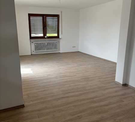 Gepflegte 4-Zimmer-Wohnung mit Balkon in Dörfleins