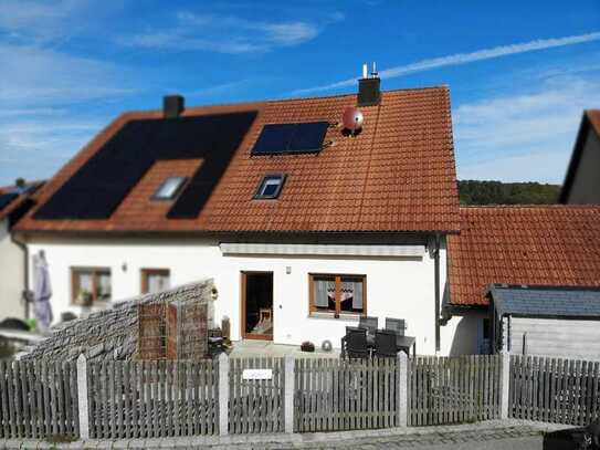 Charmantes Wohnhaus mit Keller und Garage in Kürn