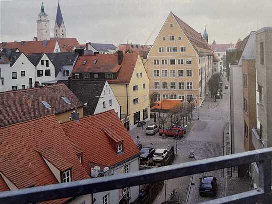 Großzügige 2,5-Zimmer Penthouse-Wohnung mit über 50qm Dachterrasse mitten in der Stadt