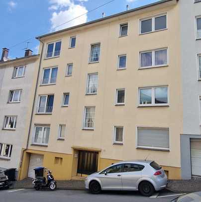 Sehr schöne 2 Zimmer Wohnung mit Balkon und Tageslichtbad !