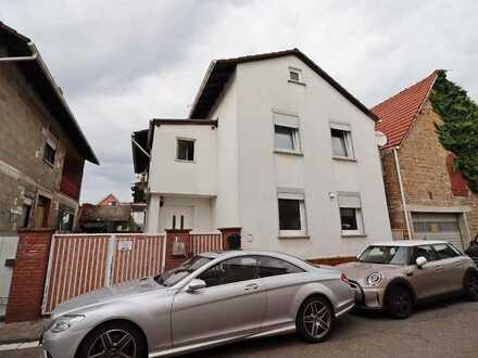 JETZT ODER NIE: Solides Zweifamilienhaus in guter Lage von Groß-Rohrheim sucht neuen Eigentümer!