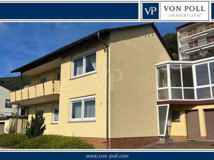 Zweifamilienhaus mit 4 Garagen und Wintergarten in idyllischer Lage von Hasloch!