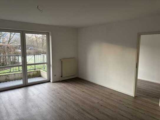 Freundliche 2-Zimmer-Hochparterre-Wohnung mit EBK in Henstedt-Ulzburg, Glasfaser, Keller, Tiefgarage