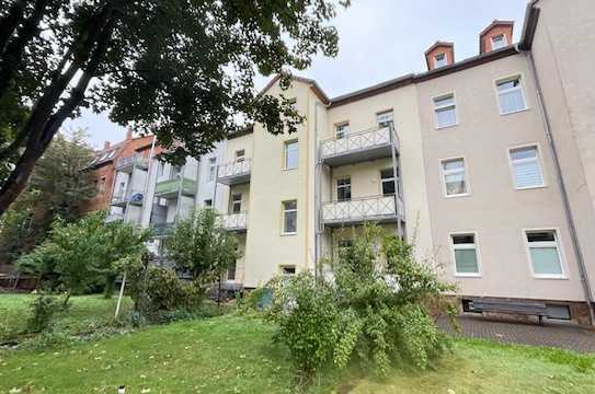 Sofort einziehen! Sanierte 2-Raum-Wohnung mit Balkon im Zentrum