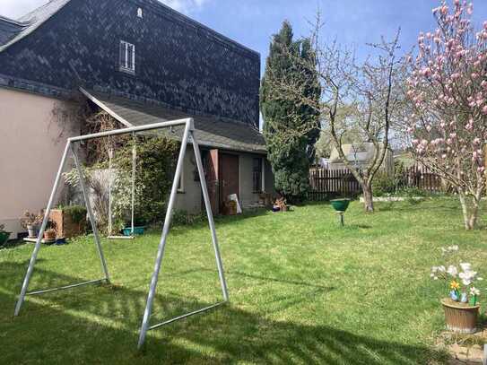 Schöne 3-Zimmer-Wohnung mit großer Dachterrasse und Garten im Herzen von Lößnitz