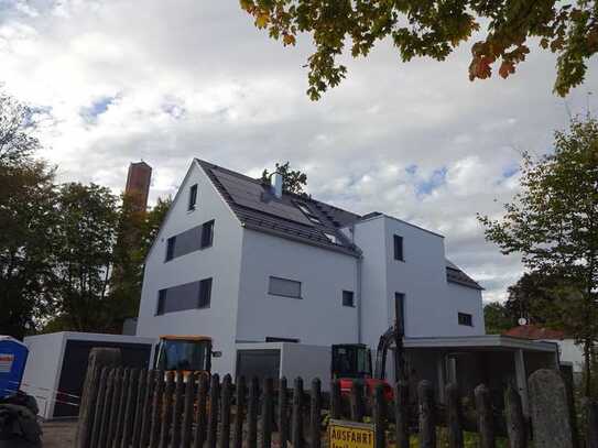 Zweitbezug einer 2 ZKDu. Wohnung aus dem Jahr 2019 mit Einbauküche und Balkon im Stadtteil Pfersee!