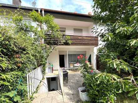 TRAUMHAUS GEFUNDEN:
Charmantes Reihenmittelhaus mit Garten und Garage in familienfreundlicher Lage.
