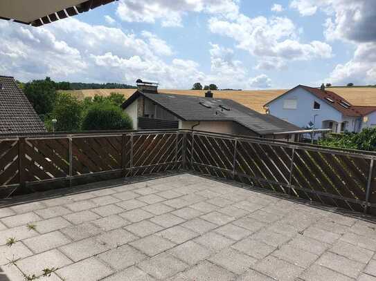 Freundliche 4,5-Raum-EG-Wohnung mit EBK, Terrasse und Balkon in Bad Mergentheim-Hachtel