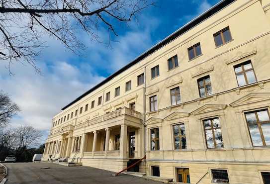 Schloss Siethen! Traumhafter Erstbezug! Echtholzparkett, wunderschöne Remise mit Terrasse